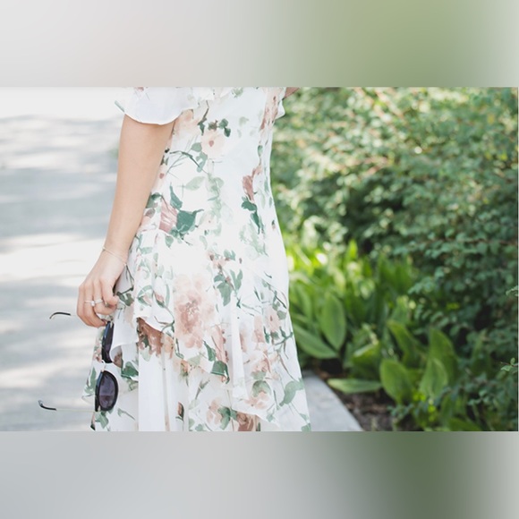 Le Chateau Women’s Chiffon Cold Shoulder Dress - Picture 3 of 11